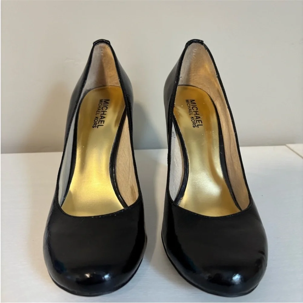 Michael Kors Classic Black Pumps - Picture 7 of 7